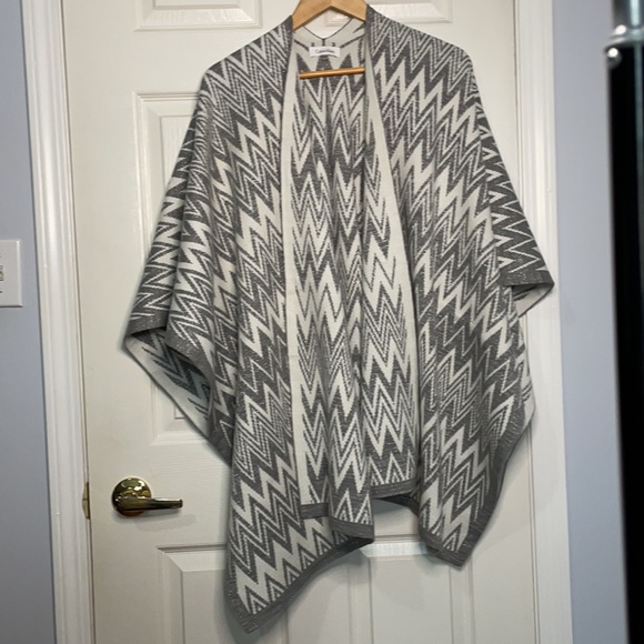Calvin Klein poncho - Picture 1 of 6